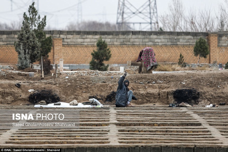 Newspaper Shahrvand reported that around 50 men, women and children live in the cemetery, which is close to Iranian capital Tehran