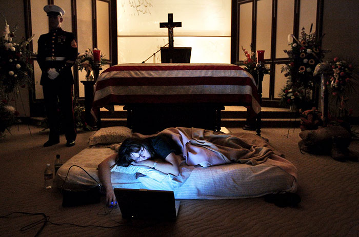 Wife Of US Marine, Who Was Killed In Iraq, Refused To Leave The Casket, Asking To Sleep Next To His Body For The Last Time. Before She Fell Asleep, She Opened Her Laptop And Played Songs That Reminded Her Of Him