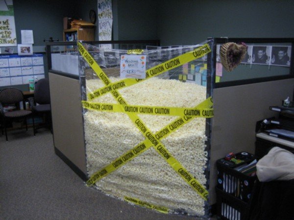 the workplace was made for pranks 31 photos 219 The workplace was made for pranks (31 Photos)