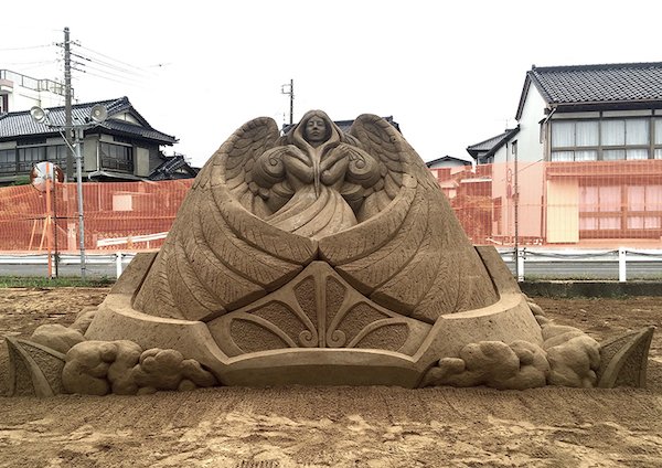 2098948 214 Toshihiko Hosaka is a master of sand (23 Photos)