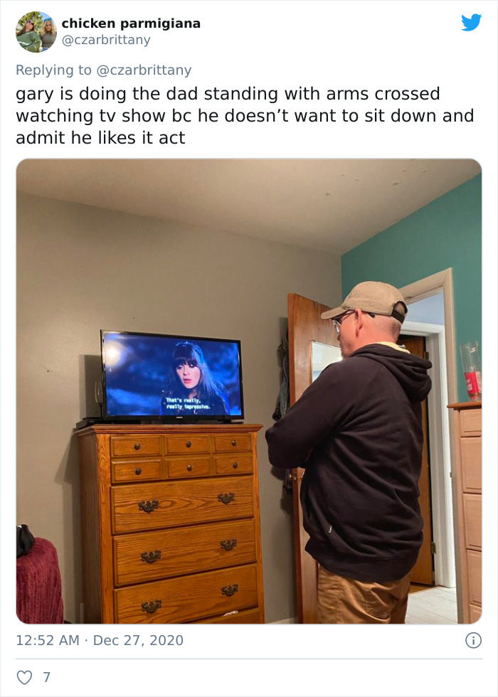 爸爸看电视姿势