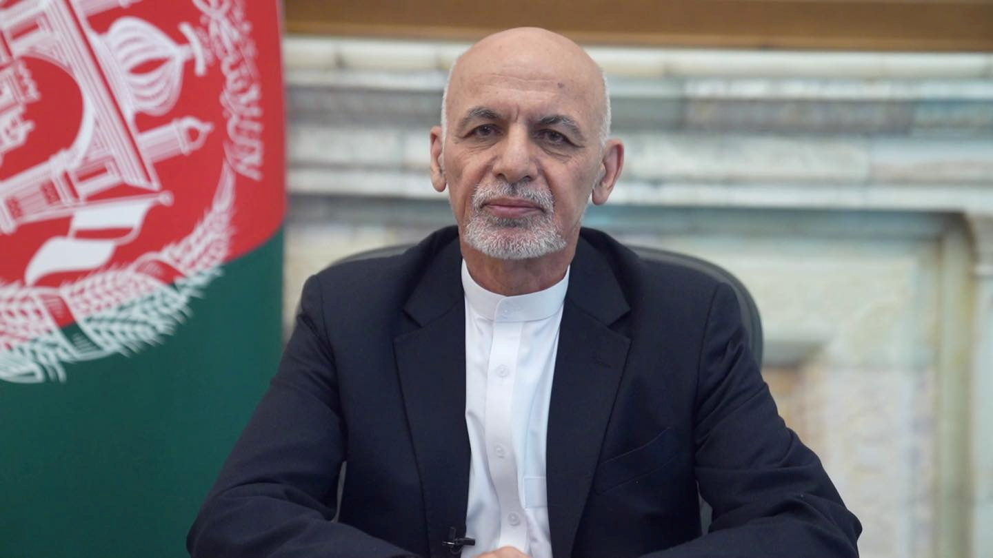 阿富汗總統捲款逃亡