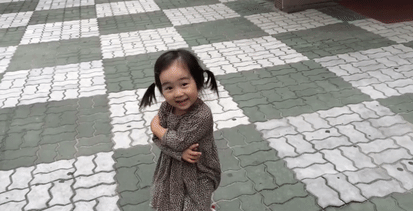Mashable cute girl child spinning