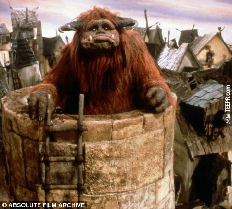 这是他在1986年的电影Labyrinth 制作的怪物Ludo。