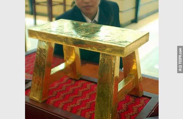 黃金小凳子: 純黃金凳，要價只要$4000萬！(110磅)