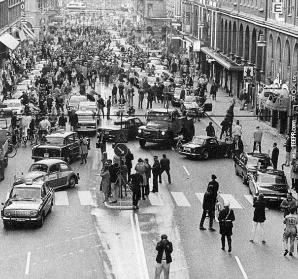 瑞典把行車方向從左邊改到右邊的第一個早上 - 1967