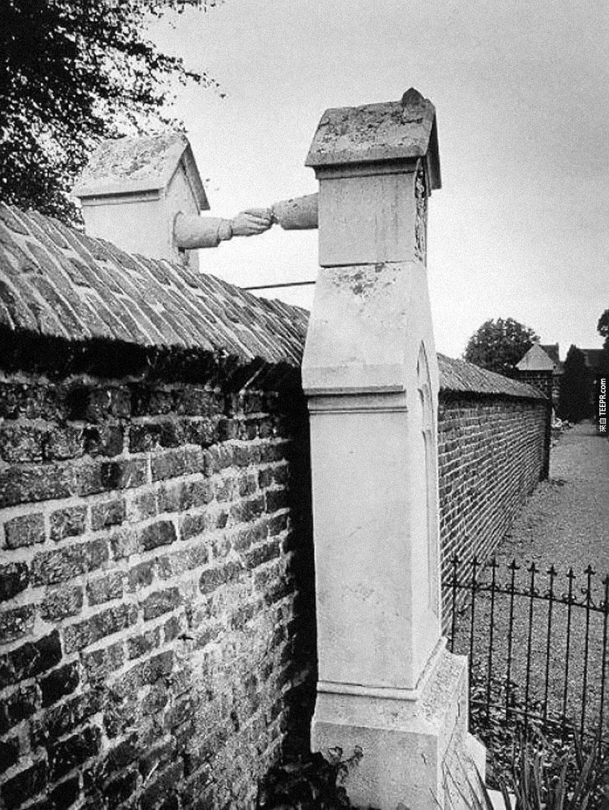 一个天主教妻子跟他新教的丈夫的坟墓。(我之前已经PO过了，但是因为我很喜欢这张，所以我用不同的照片版本再PO一次) - 1888