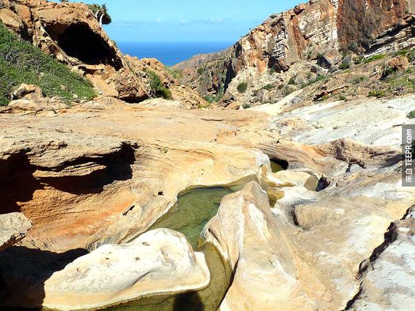 Socotra岛上的天气感觉像是一个热带沙漠跟半沙漠的混合体。