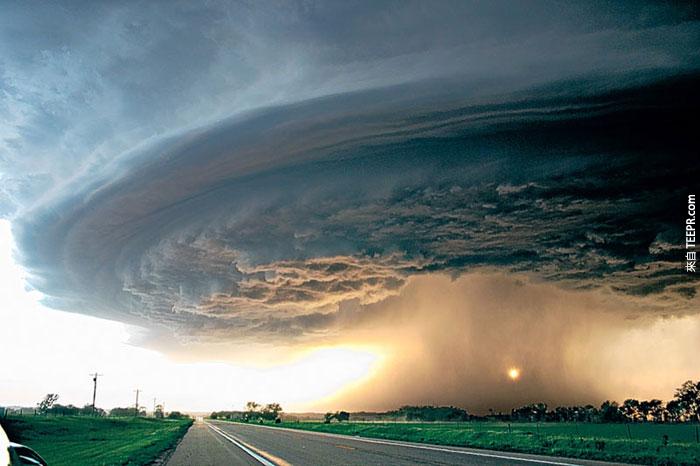 3）超級單體風暴移動整個東北內布拉斯加州，2004（美國）