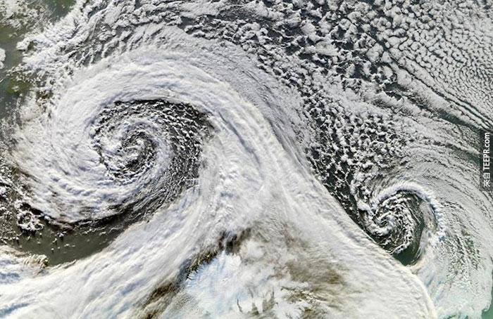 18）双旋风从太空拍下，2006（冰岛）