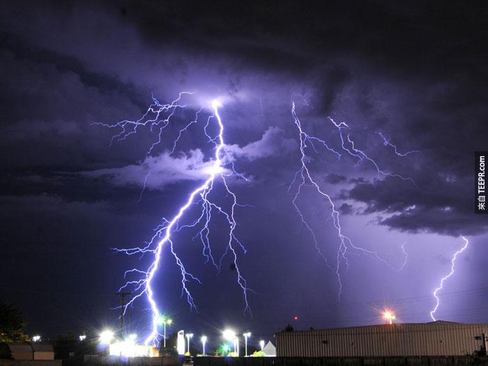 19）閃電風暴在羅斯威爾，新墨西哥州，2010（美國）