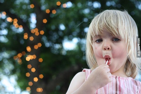 24.) 給小朋友糖果不會讓他們更興奮。實驗指出，小朋友在有沒有吃過糖果都還是一樣的瘋狂。