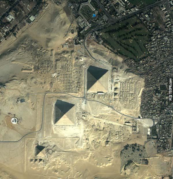 23）吉萨金字塔（埃及）