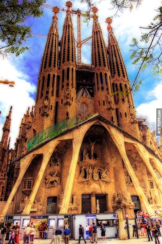 14. 聖家堂 Sagrada Familia (巴塞羅那，西班牙)