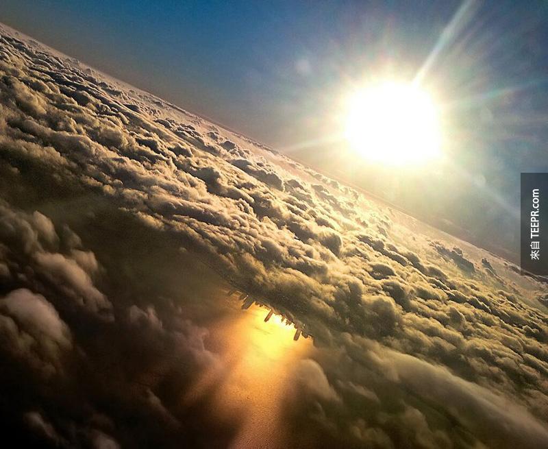 1. 在這裡可以看到芝加哥的城市反射在密西根的湖面上。
