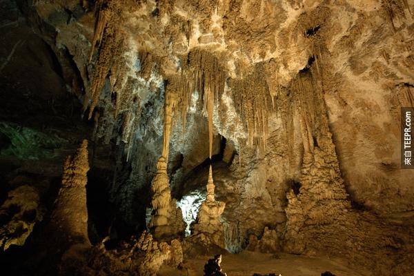 12）卡尔斯巴德洞穴（新墨西哥州）
