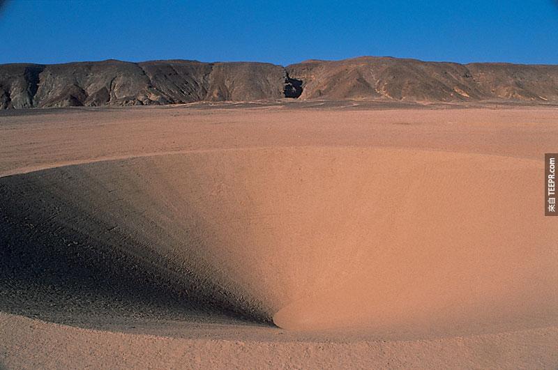 埃及沙漠裡最大的沙漠藝術