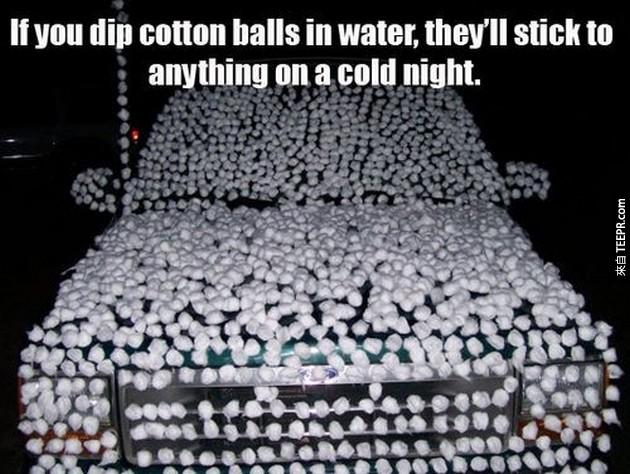 8. 把棉花球沾滿水後把一整台車都貼滿。