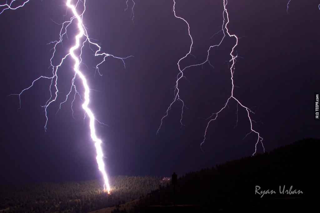 科罗拉多州戈尔登的闪电交加。
