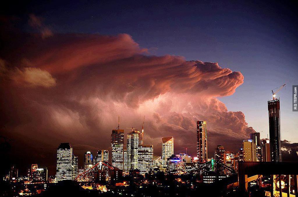 巨型風暴逼近澳大利亞布里斯班。