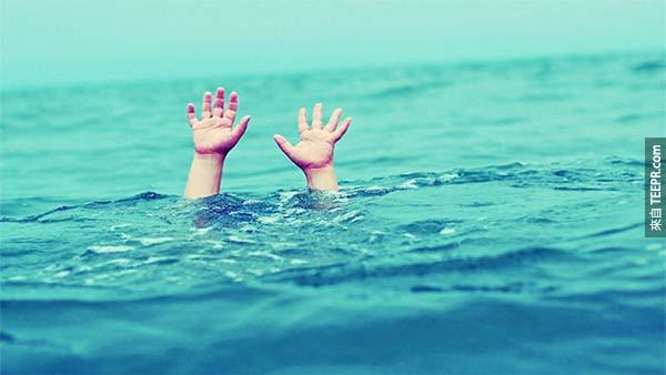 12.) 溺水: 溺水是全世界第三大的意外死亡因素。死因機率: 1:8,942。