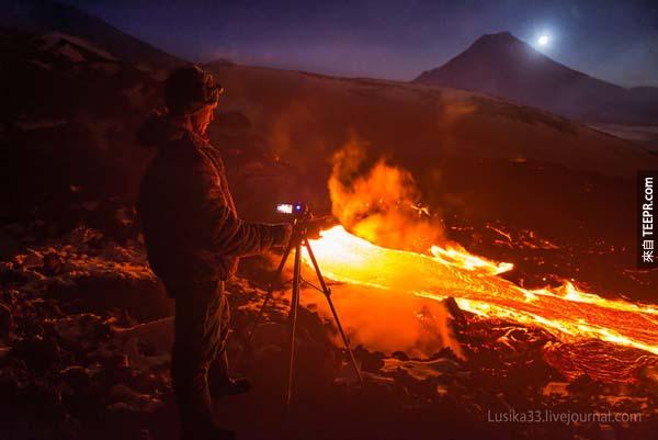 他們的照片讓你看到火山裡面到底長得什麼樣子。