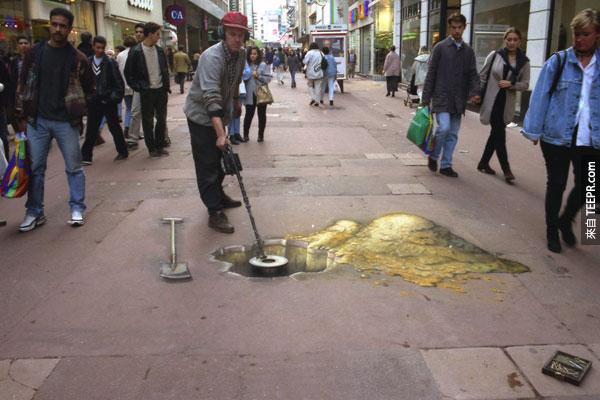 他其實是一名3D街頭藝術家。