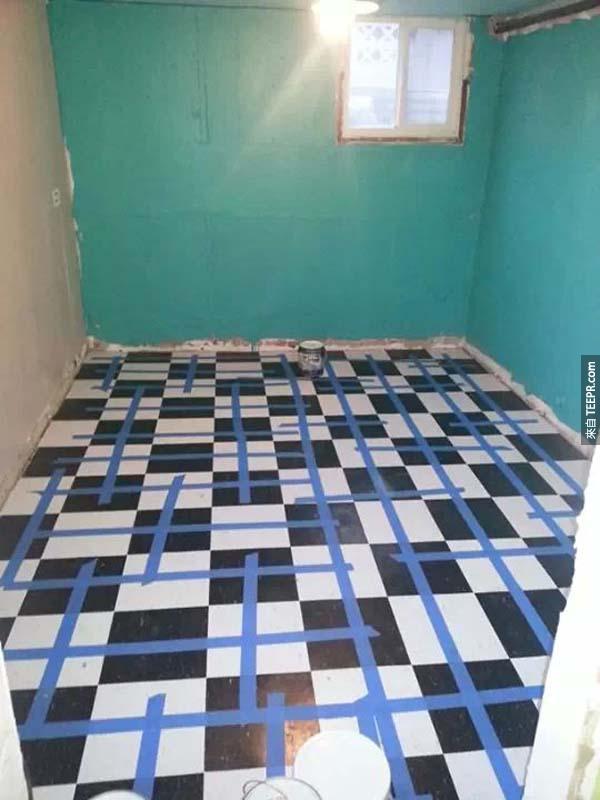 他们住的房子已经很老旧了，所以她先把地板换掉，然后重新粉刷了房间。