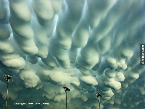 18. Mammatus Clouds