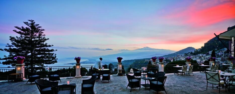 蒂迈欧大饭店 (Grand Hotel Timeo)，西西里岛  在这里可以直接欣赏高陶尔米纳山坡和西西里岛火山海岸线。同时这个旅馆被地中海和古建筑包围着。