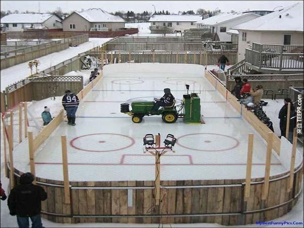4.) 冰上曲棍球場...太極端了吧！一定是加拿大。