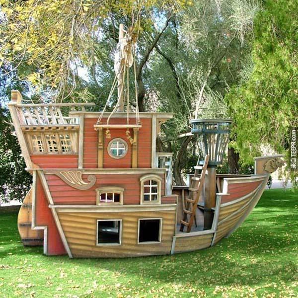 9.) 小型海盜船 (花費150萬台幣...可能都可以買一艘小的船了...)