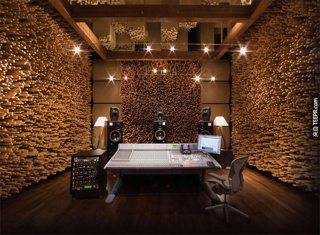 喜歡木頭風格的人，我這裡有一個你一定會很喜歡的房間。