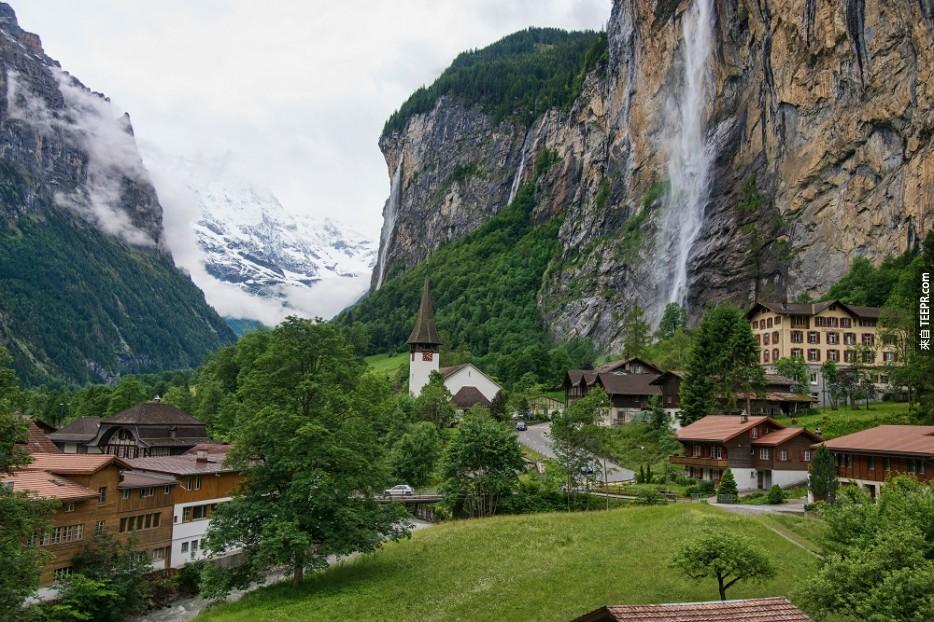 酒店史坦巴哈 (Hotel Staubbach)，劳特布龙嫩，瑞士  劳特布龙嫩的史坦巴哈酒店简直就是直接带领住客你踏进阿尔卑斯山。 劳特布龙嫩堪称瑞士美丽的缩影，酒店附近的火车站提供短途旅行，可以带你游览阿尔卑斯山惊人的自然美景。 距离酒店几步之遥的便是壮观的劳特布龙嫩瀑布。