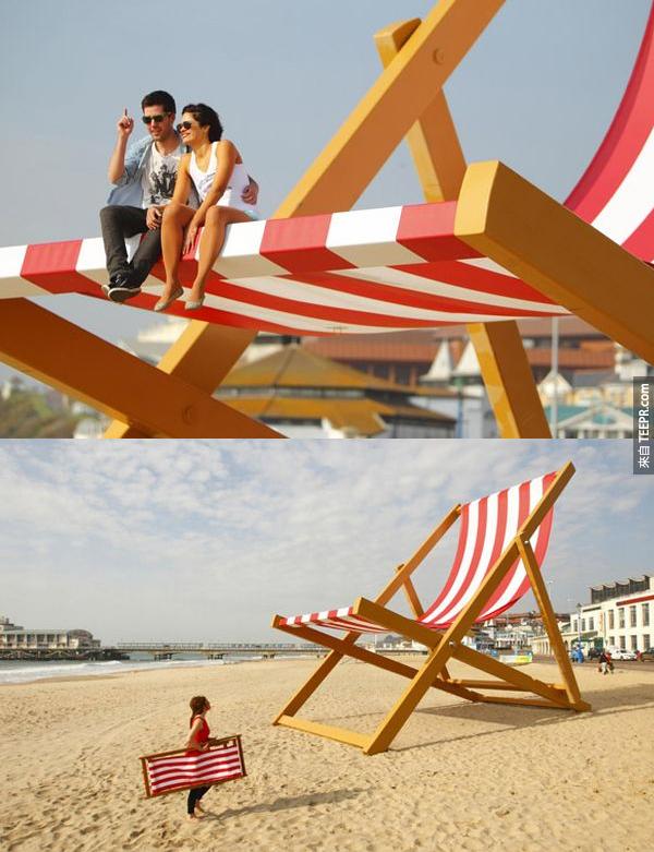 1.) 全世界最大的海灘椅: 設計師 Stuart Murdoch的作品。位在英國，重6頓。