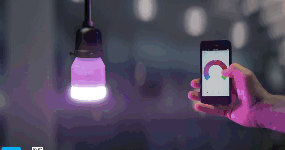 6.) LIFX 電燈泡: 這些LED電燈泡不只可以讓你控制它們的顏色，而且它們的壽命有到25年呢！