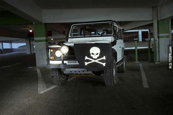 9.) 一個給你車子的海盜眼罩。