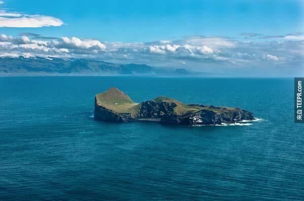 这座小岛隶属于冰岛，它非常隐密，隐密到想要到达这座小岛都可能会有困难。