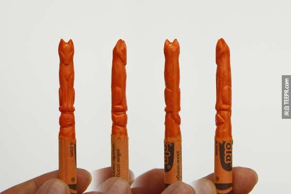 每一支蠟筆都會被雕刻成動物或是字母。
