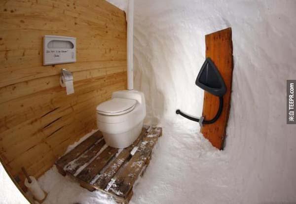 雖然這麼冰冷的廁所需要一點時間適應...