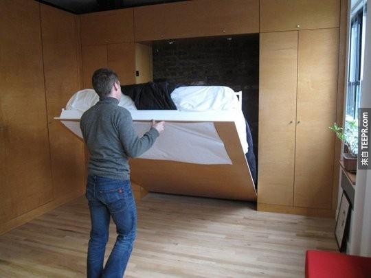 17. 想要多点空间，那就使用可以折叠回墙面上的床吧!
