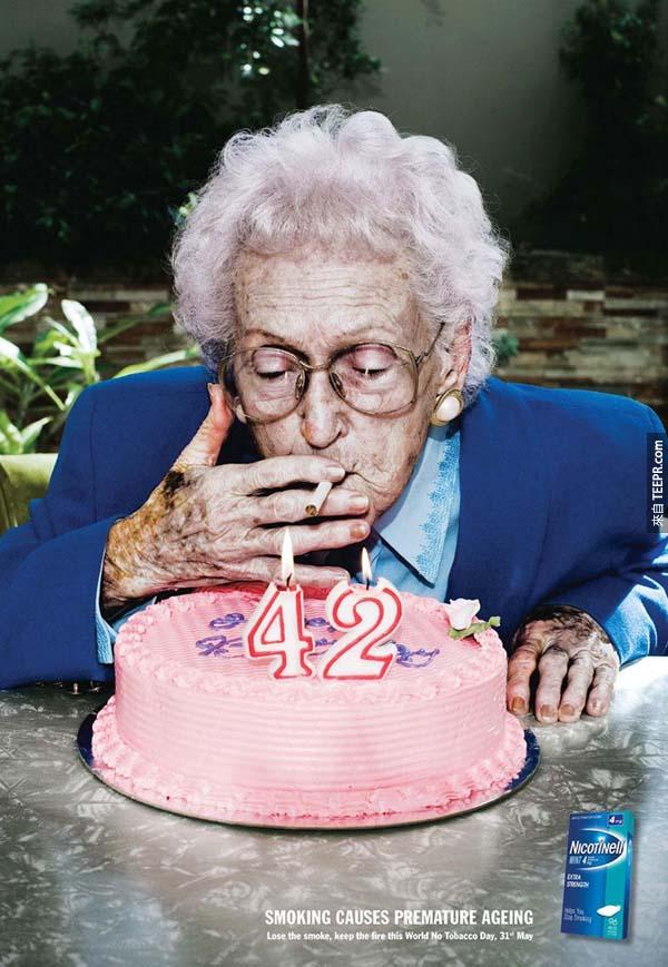 22.) 抽烟会导致快速老化。