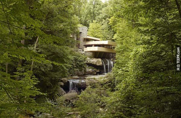4.）位於賓夕法尼亞州的落水山莊，1935年由蘭克·洛伊·萊特設計而成。現在是個美麗的國家歷史地標。