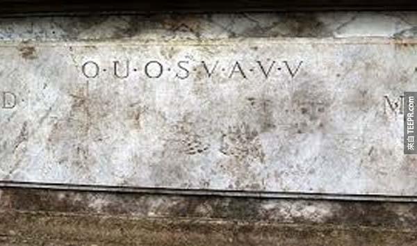 21.)Shugborough銘文 (Shugborough Inscription): 這些字母被刻在英格蘭斯坦伏郡外Shugborough市政廳外的石階上。