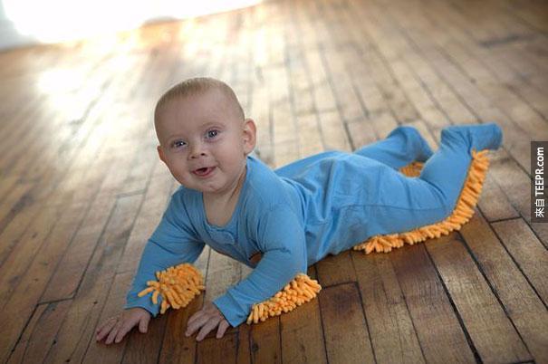 6.)快！幫寶寶穿上這件，讓他替你擦地板～