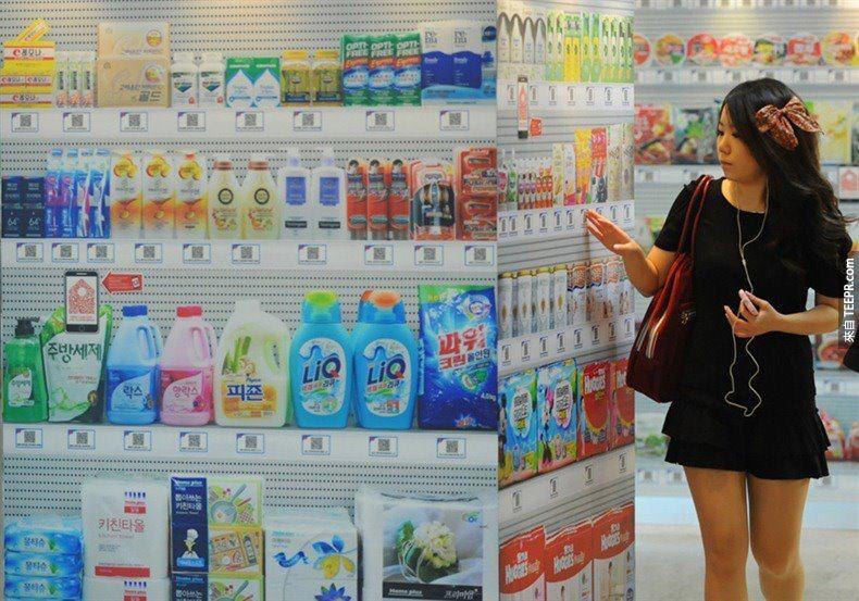 世界上第一家虛擬商店已經在南韓開幕了。商品櫥櫃已經變成了虛擬的觸碰螢幕。你只要點一下你要什麼，你準備結帳的時候它最會在那等著你。