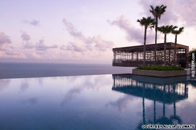#16. 峇里岛乌鲁瓦图别墅饭店的泳池。（感觉非常一望无际）