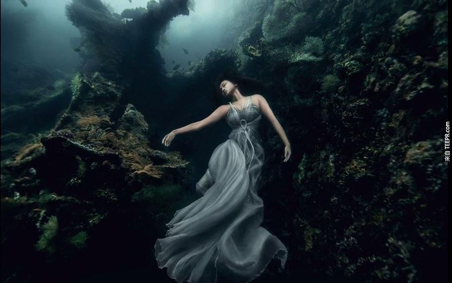bali-shipwreck-divers-underwater-photoshoot-benjamin-von-wong-10