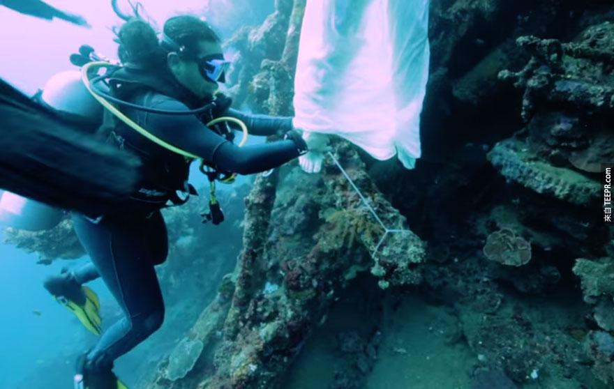 bali-shipwreck-divers-underwater-photoshoot-benjamin-von-wong-5