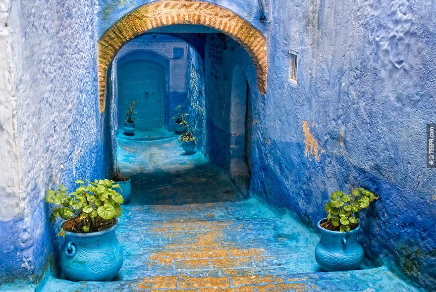 blue-streets-of-chefchaouen-morocco-14